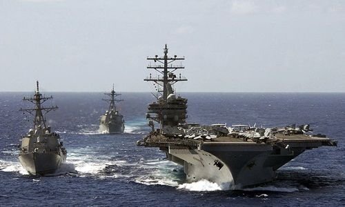 The aircraft and warships protecting the US aircraft carrier are patrolling the East Sea