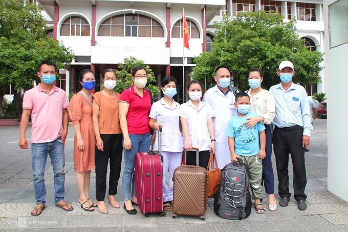 141 doctors and nurses from three central provinces at the hospital in Binh Duong and Ho Chi Minh City