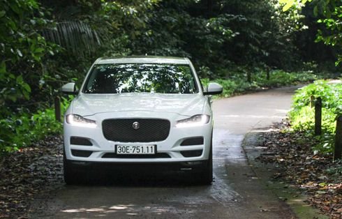 Jaguar F-Pace – new high-riding luxury car for Vietnamese customers