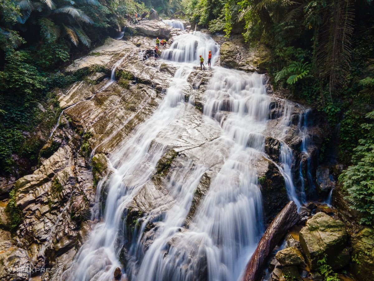Swing over waterfalls in western Quang Binh