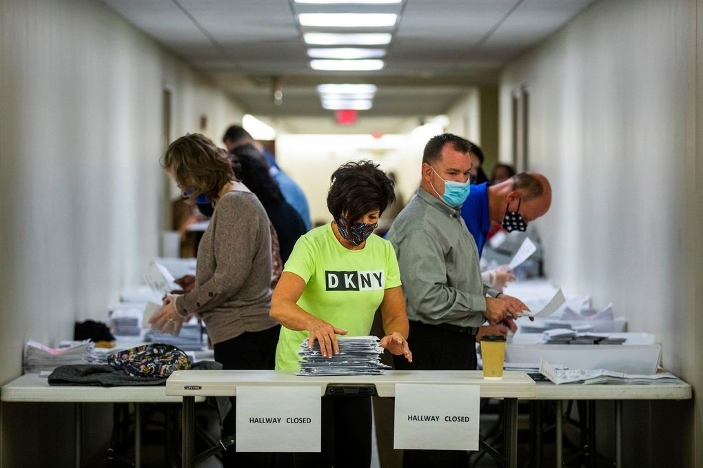 US election workers quit their jobs en masse in key states